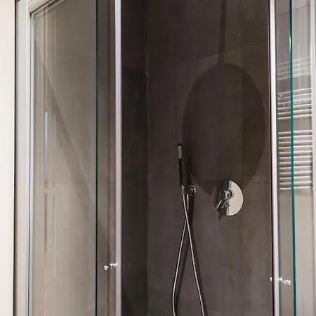 Via Valverde 4 * Verona